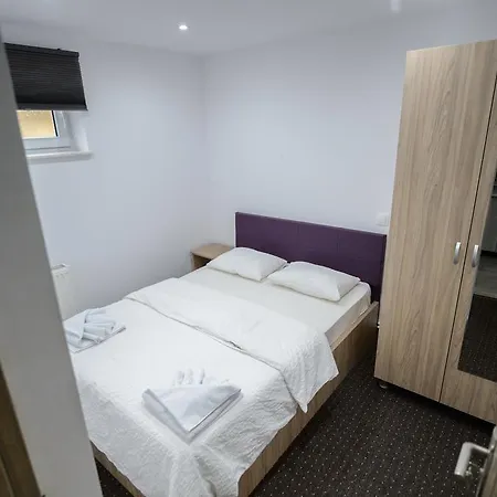 بيت ضيافة Casa Dinii 3*