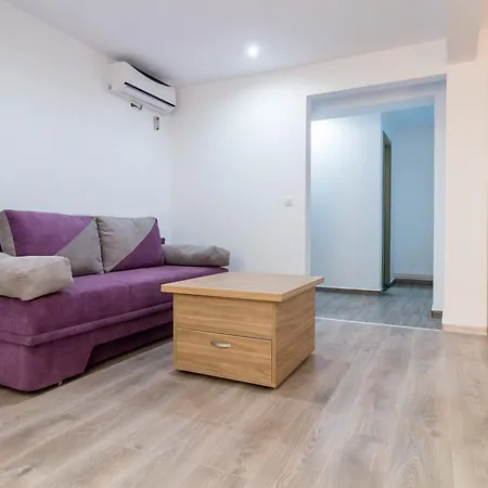 Casa Dinii 3* كونستانتا