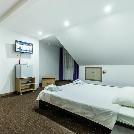 Casa Dinii 3* كونستانتا